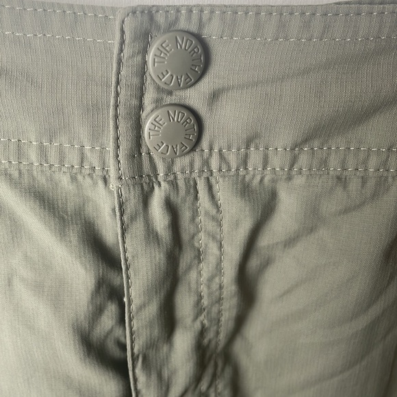 The north face bermuda shorts size 6 - Picture 5 of 9